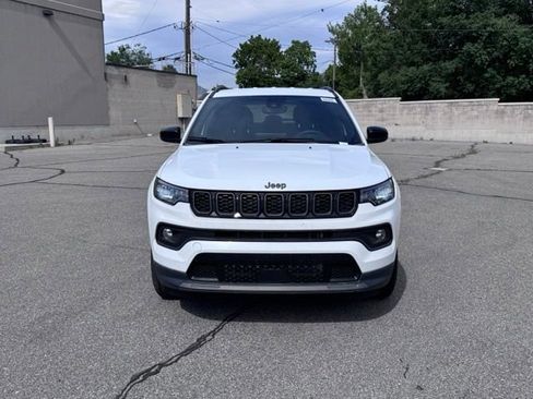 Used 2026 Jeep Compass Latitude AWD/4WD image 11