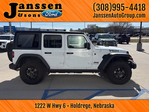 Used 2025 Jeep Wrangler Willys image 5