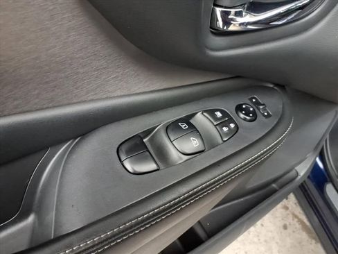 Used 2023 Nissan Murano SV image 14