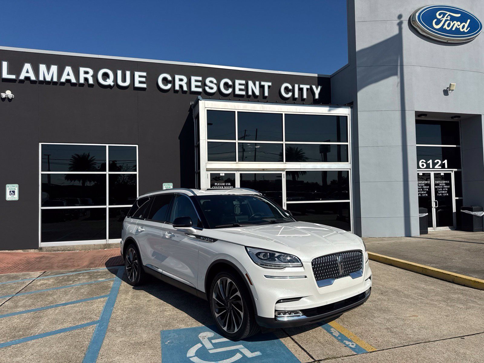 Used 2022 Lincoln Aviator Reserve w/ Equipment Group 201A AWD/4WD image 1