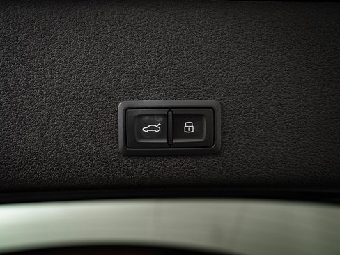 Used 2022 Audi e-tron Premium w/ Convenience Plus Package image 23