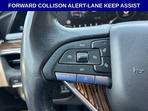 Used 2021 Cadillac Escalade Premium Luxury AWD/4WD image 18