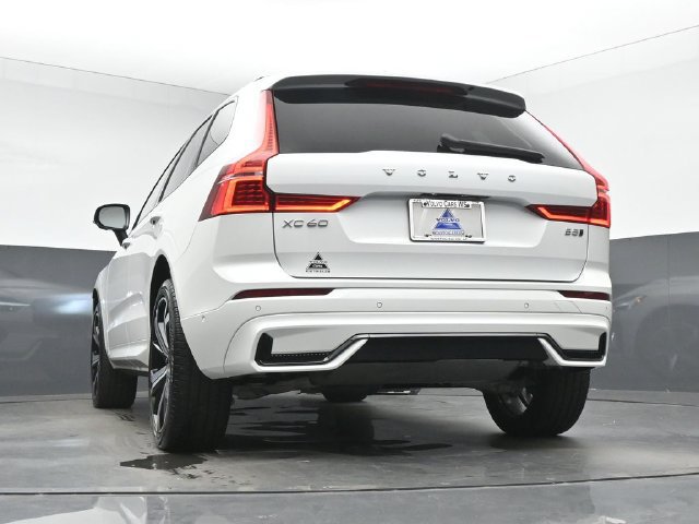 Used 2024 Volvo XC60 B5 Ultimate w/ Protection Package Premier AWD/4WD image 42