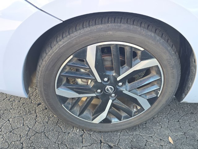 Certified 2025 Nissan Versa SR FWD image 6