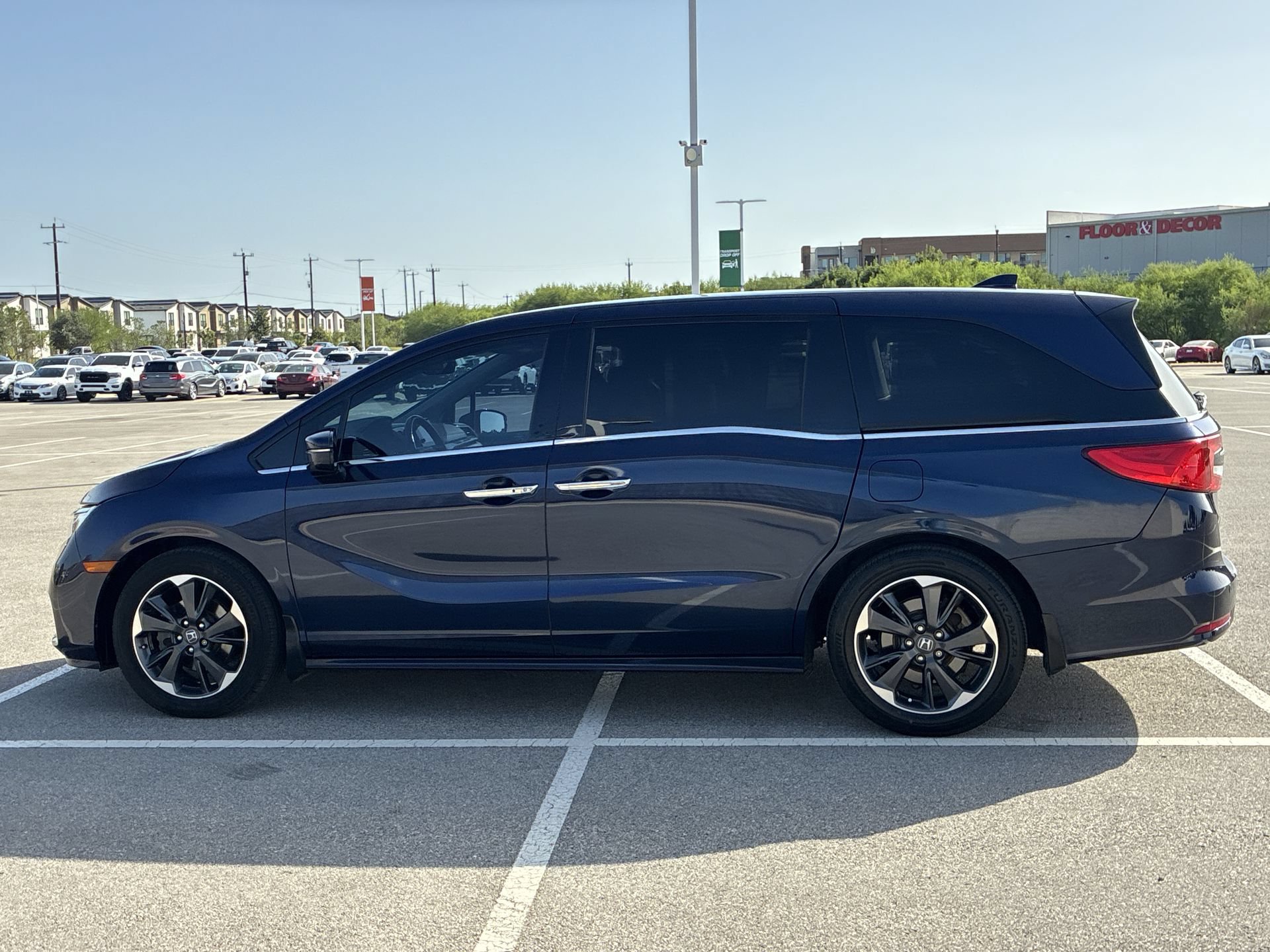 Certified 2022 Honda Odyssey Elite image 3