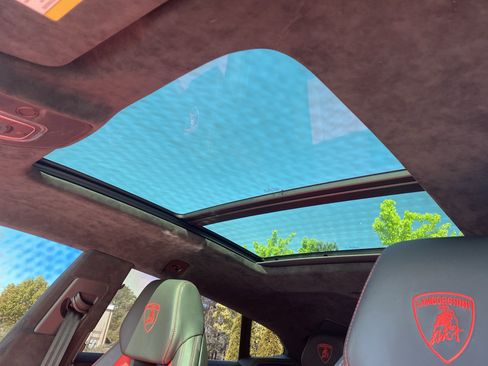 Used 2022 Lamborghini Urus image 8