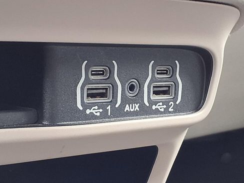 Used 2023 Chrysler Pacifica Touring-L image 26