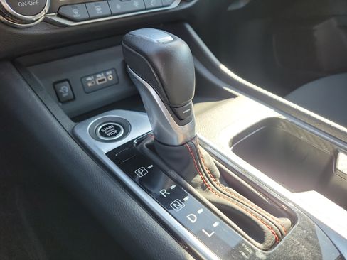 Certified 2025 Nissan Sentra SR FWD image 30