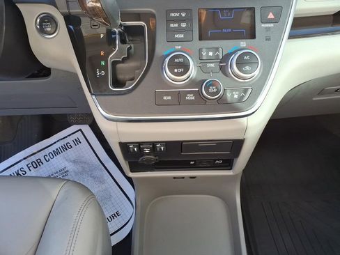 Used 2019 Toyota Sienna XLE Premium image 23