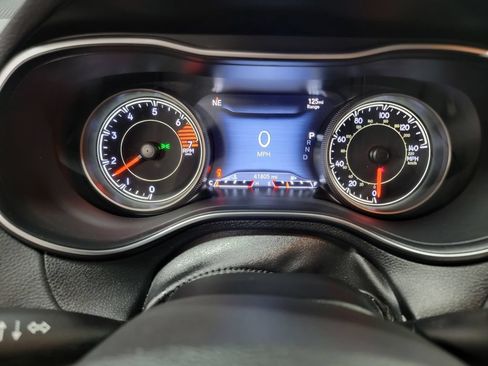 Used 2020 Jeep Cherokee Limited FWD image 21