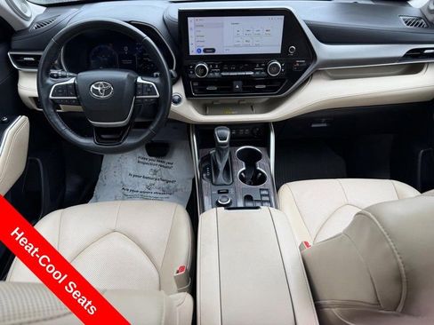 Used 2023 Toyota Highlander Limited AWD/4WD image 13