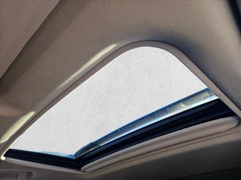 Used 2015 Toyota RAV4 Limited image 15