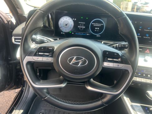 Used 2023 Hyundai Elantra Limited FWD image 18