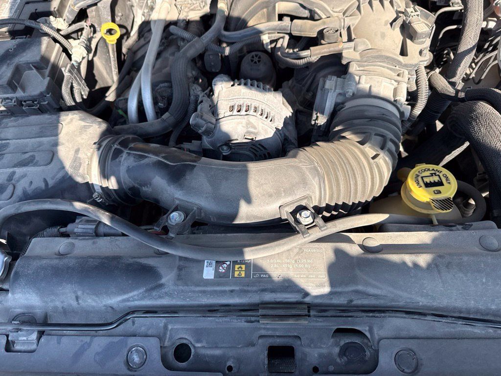 Used 2018 Jeep Wrangler Unlimited Sport S AWD/4WD image 13