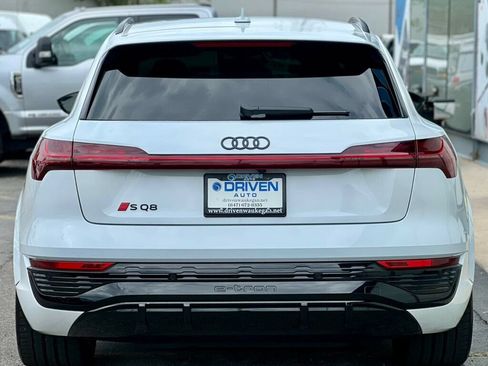 Used 2024 Audi Q8 e-tron Prestige w/ Prestige Package AWD/4WD image 4