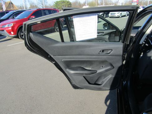 Used 2024 Nissan Altima 2.5 SV image 10