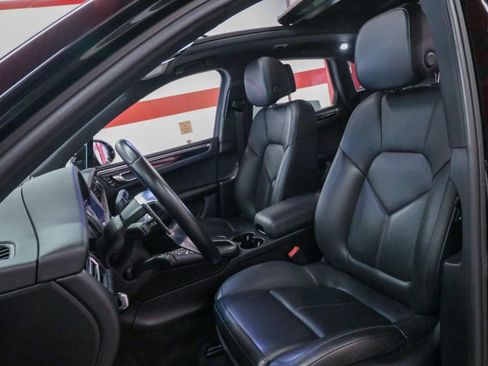 Used 2020 Porsche Macan image 11
