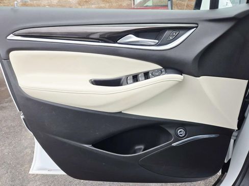 Used 2023 Buick Enclave Essence image 34