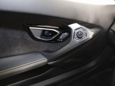 Used 2022 Lamborghini Huracan EVO image 42