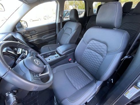 Used 2025 Nissan Pathfinder SV image 37