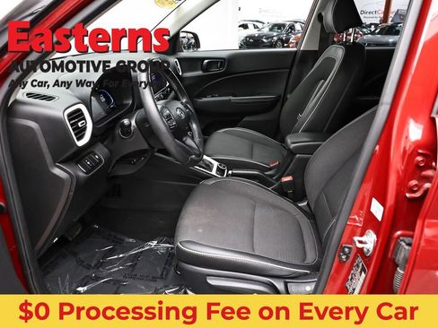 Used 2024 Hyundai Venue Limited FWD image 13