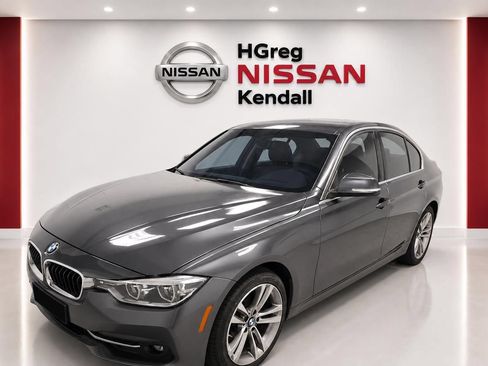 Used 2018 BMW 330i Sedan RWD image 3