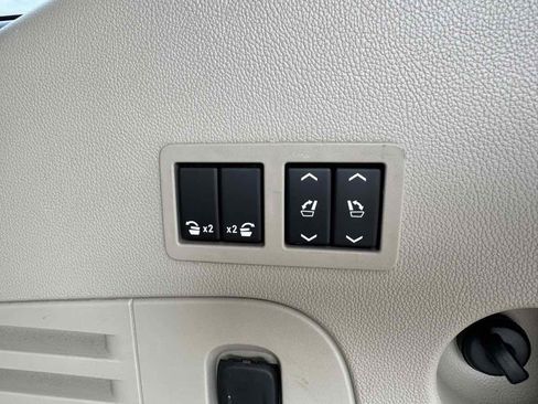 Used 2018 GMC Yukon Denali w/ Open Road Package RWD image 33