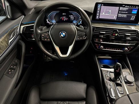 Certified 2023 BMW 530e image 28