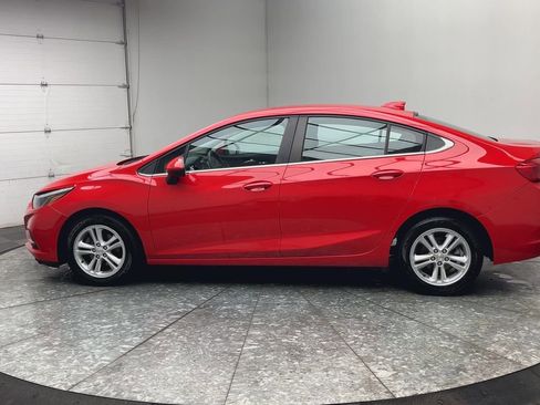 Used 2017 Chevrolet Cruze LT image 29