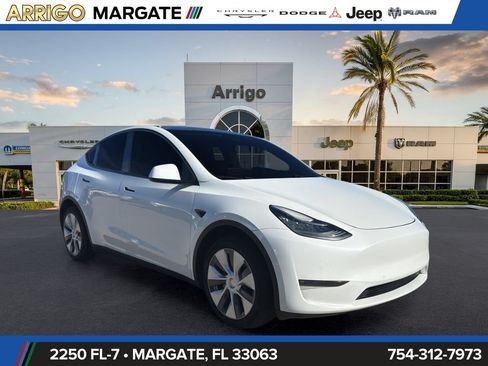 Used 2020 Tesla Model Y Long Range AWD/4WD image 1