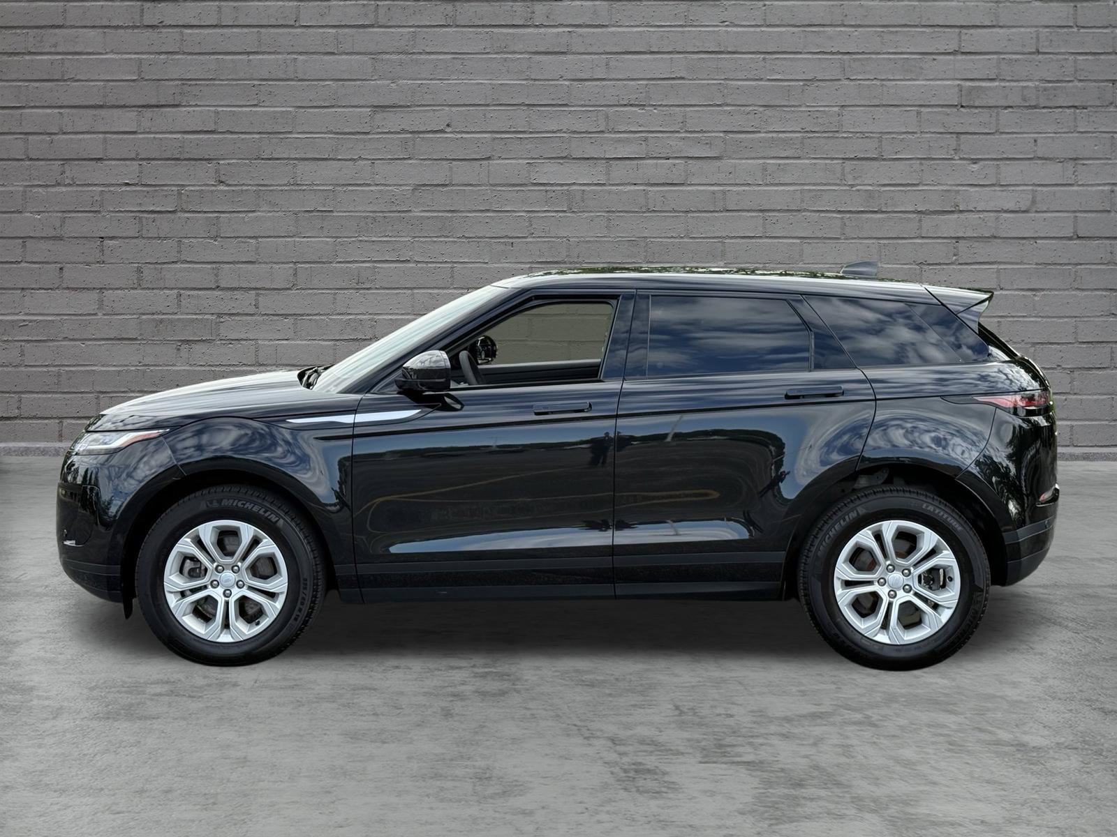 Used 2023 Land Rover Range Rover Evoque S AWD/4WD image 3