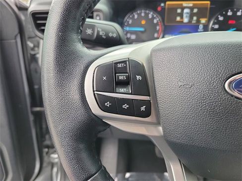 Used 2022 Ford Explorer XLT image 16