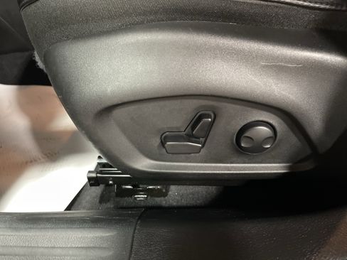 Used 2024 Jeep Compass Limited image 10