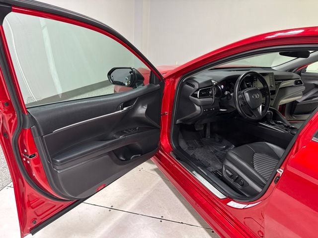 Used 2021 Toyota Camry SE AWD/4WD image 9