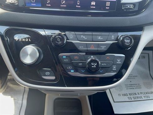 Used 2024 Chrysler Pacifica Touring-L FWD image 25
