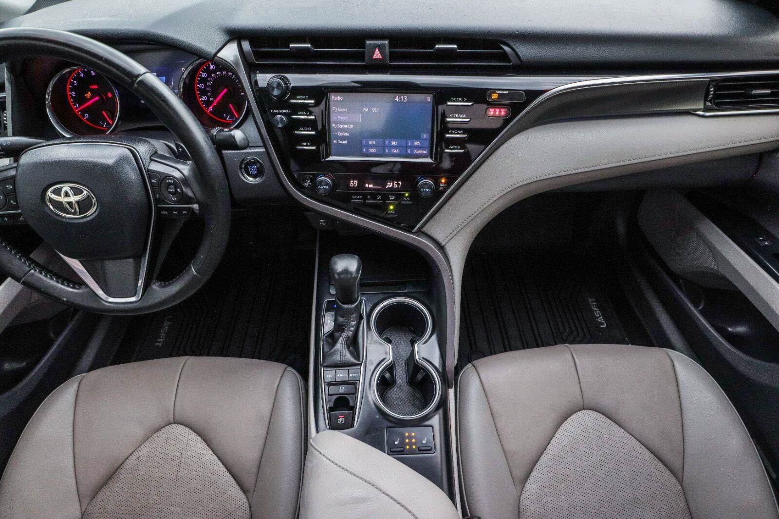 Used 2018 Toyota Camry XSE FWD image 25