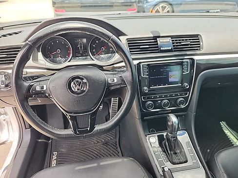 Used 2018 Volkswagen Passat GT FWD image 4