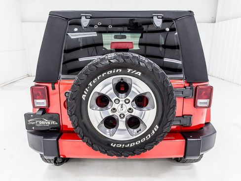 Used 2017 Jeep Wrangler Sahara image 6