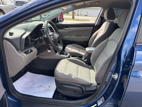 Used 2020 Hyundai Elantra SE image 24