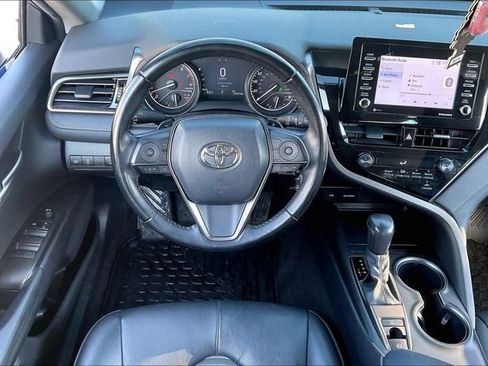 Used 2021 Toyota Camry SE image 5