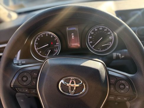 Used 2018 Toyota Camry LE image 37