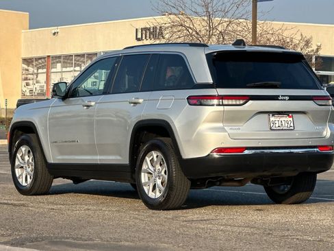 Used 2023 Jeep Grand Cherokee Limited image 6