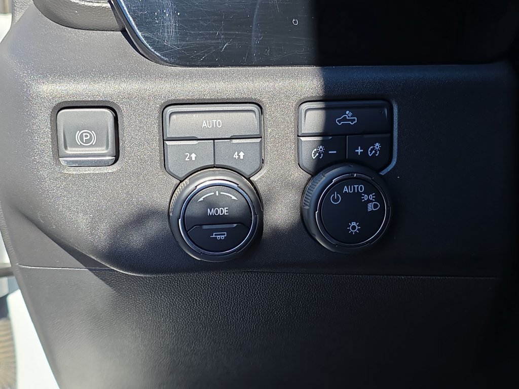 Used 2022 Chevrolet Silverado 1500 LT AWD/4WD image 22