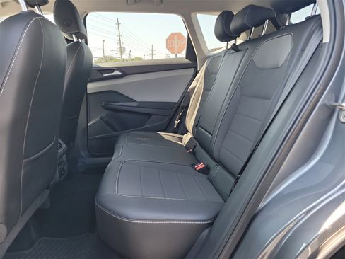 Used 2022 Volkswagen Taos SE image 12