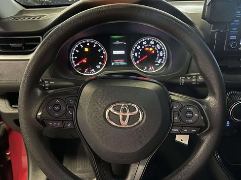 Used 2021 Toyota RAV4 LE AWD/4WD image 15