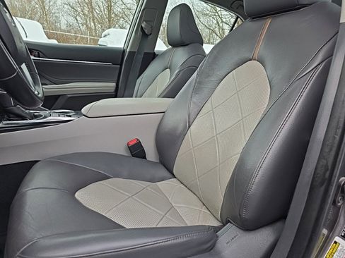 Used 2018 Toyota Camry XLE w/ Audio Package image 19