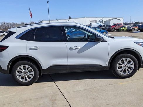 Used 2023 Ford Escape Active image 2