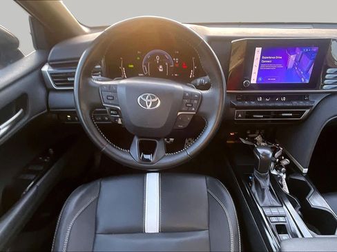 Used 2025 Toyota Camry SE FWD image 5