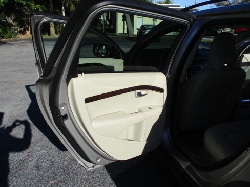 Used 2013 Volvo XC70 3.2 image 21