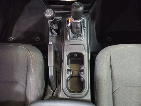 Certified 2025 Jeep Gladiator Sport AWD/4WD image 22